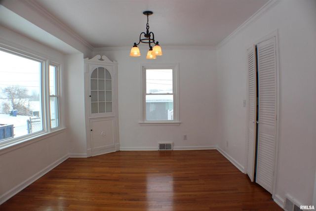 1611 COFFELT Avenue, Davenport, IA 52803