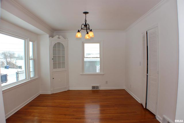 1611 COFFELT Avenue, Davenport, IA 52803