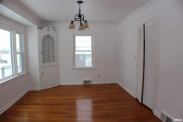 1611 COFFELT Avenue, Davenport, IA 52803