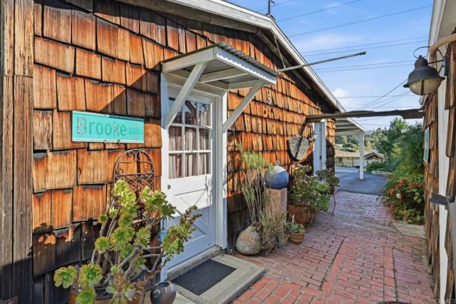 145 Barhaven Lane, Fallbrook, CA 92028