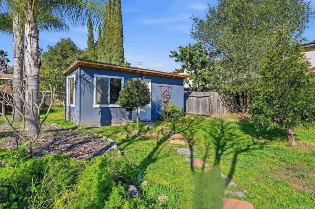 145 Barhaven Lane, Fallbrook, CA 92028