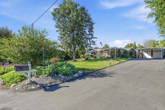 145 Barhaven Lane, Fallbrook, CA 92028