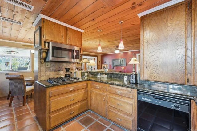 145 Barhaven Lane, Fallbrook, CA 92028