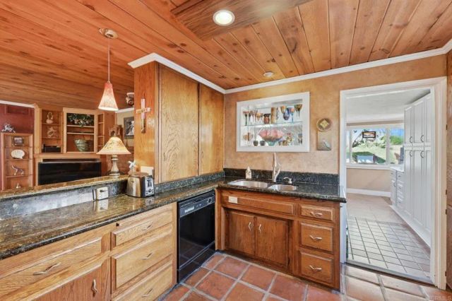 145 Barhaven Lane, Fallbrook, CA 92028