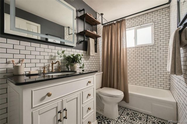7058 W Roxbury Avenue, Littleton, CO 80128