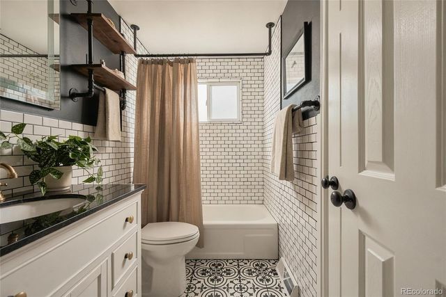 7058 W Roxbury Avenue, Littleton, CO 80128