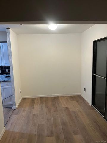 2 Williamsburg Court C, Ridge, NY 11961