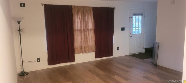 2 Williamsburg Court C, Ridge, NY 11961