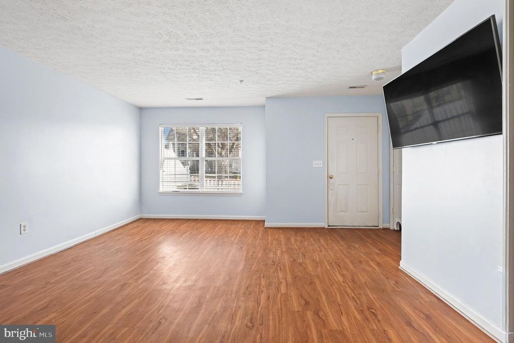 Image 10 of property listing at 50-E HEARTHSTONE CT, Annapolis, MD 21403