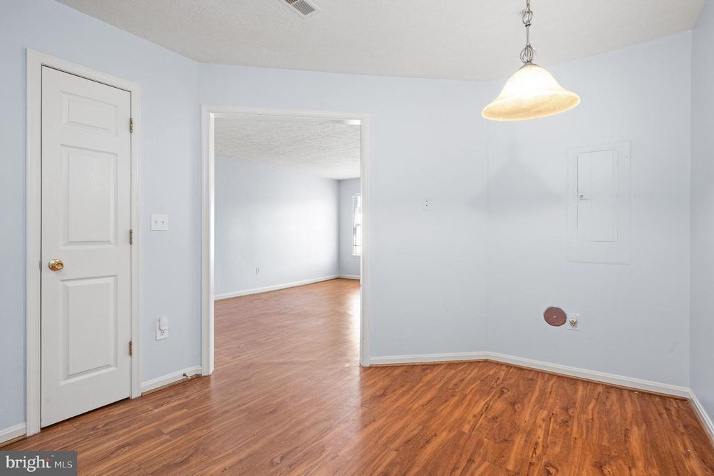 Image 12 of property listing at 50-E HEARTHSTONE CT, Annapolis, MD 21403