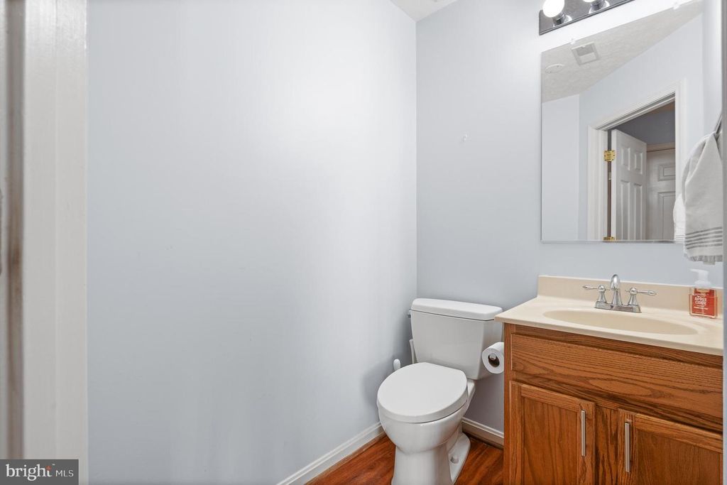 Image 14 of property listing at 50-E HEARTHSTONE CT, Annapolis, MD 21403