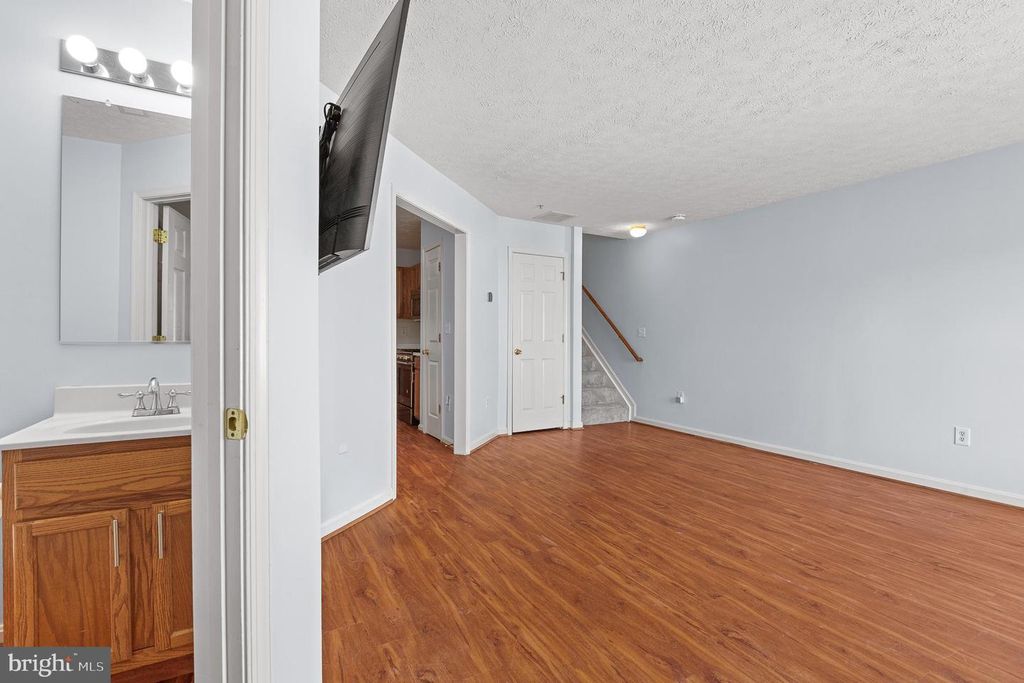 Image 15 of property listing at 50-E HEARTHSTONE CT, Annapolis, MD 21403