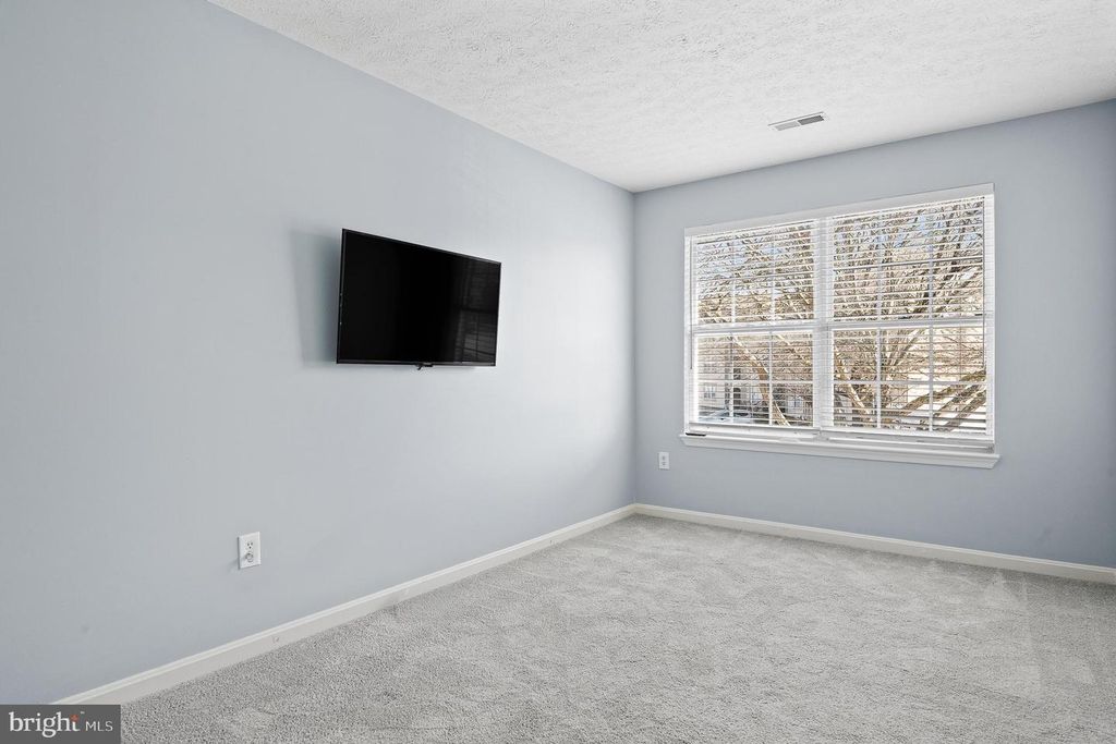 Image 18 of property listing at 50-E HEARTHSTONE CT, Annapolis, MD 21403