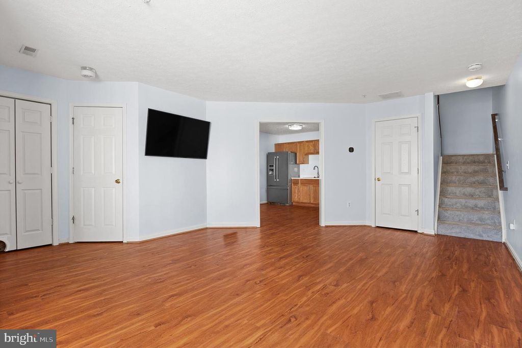 Image 2 of property listing at 50-E HEARTHSTONE CT, Annapolis, MD 21403