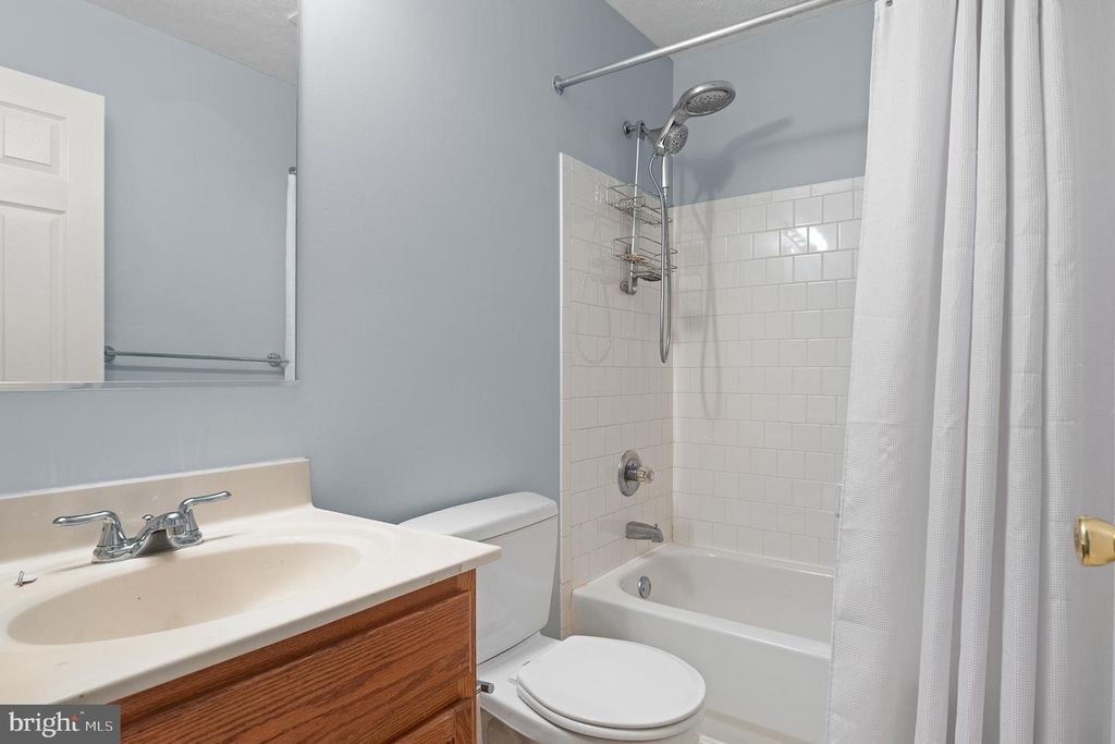Image 24 of property listing at 50-E HEARTHSTONE CT, Annapolis, MD 21403