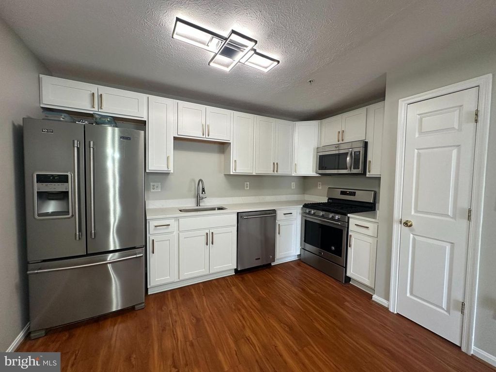 Image 3 of property listing at 50-E HEARTHSTONE CT, Annapolis, MD 21403