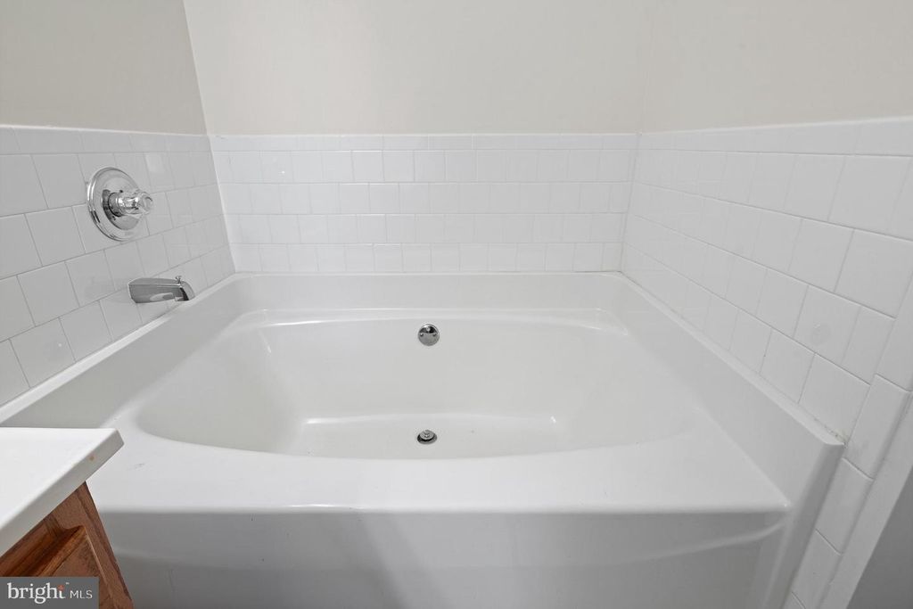 Image 32 of property listing at 50-E HEARTHSTONE CT, Annapolis, MD 21403