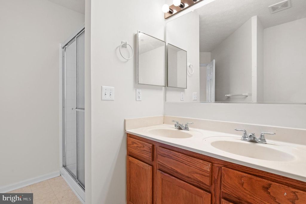 Image 33 of property listing at 50-E HEARTHSTONE CT, Annapolis, MD 21403