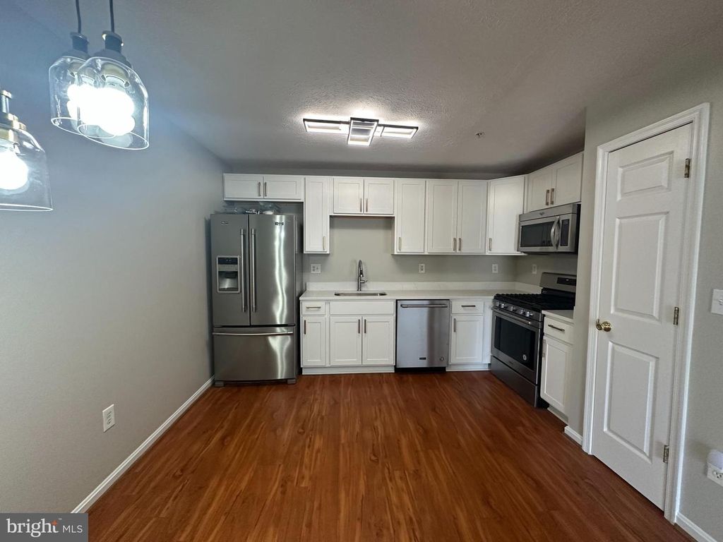 Image 4 of property listing at 50-E HEARTHSTONE CT, Annapolis, MD 21403