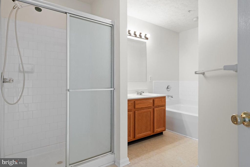 Image 7 of property listing at 50-E HEARTHSTONE CT, Annapolis, MD 21403