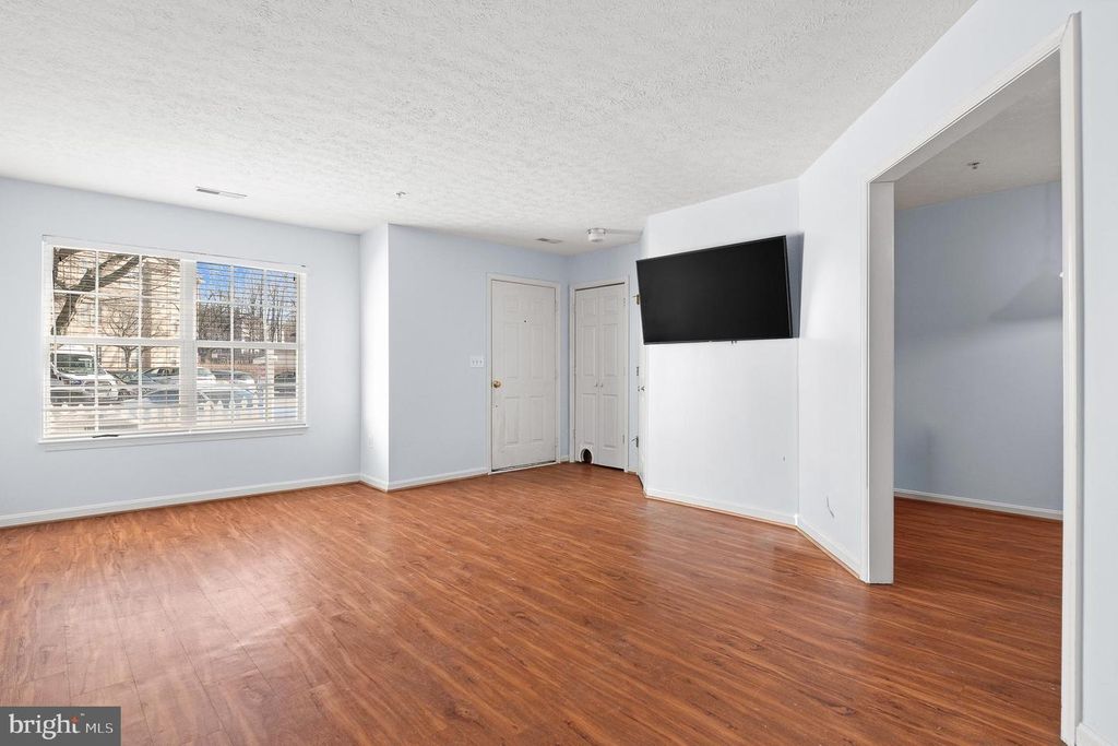 Image 8 of property listing at 50-E HEARTHSTONE CT, Annapolis, MD 21403