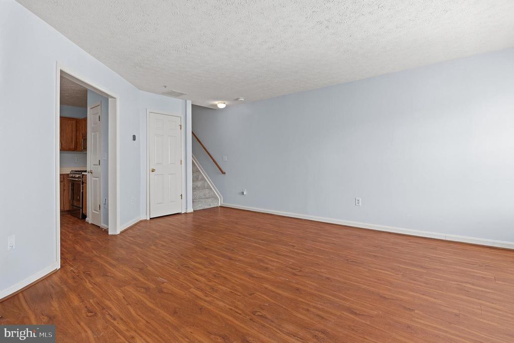 Image 9 of property listing at 50-E HEARTHSTONE CT, Annapolis, MD 21403