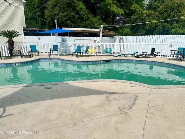 1180 Century Oaks Drive, B, Gulfport, MS 39507
