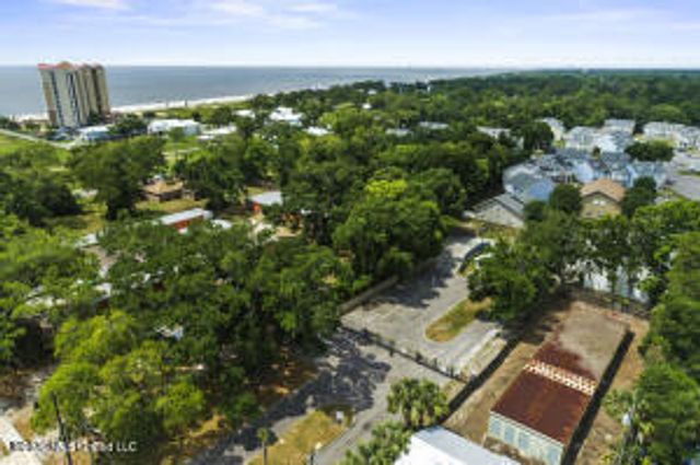 1180 Century Oaks Drive, B, Gulfport, MS 39507