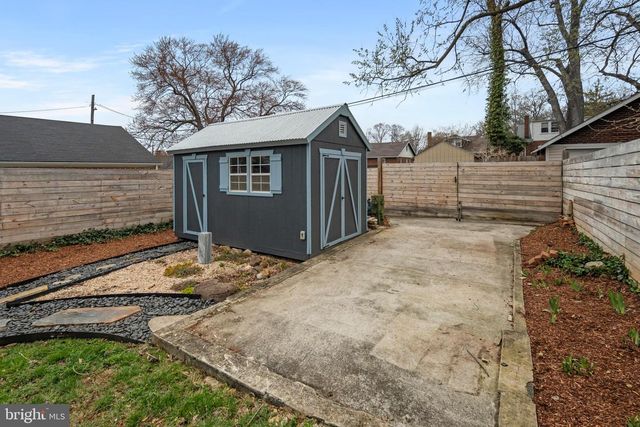 2208 SHEPHERD ST NE, Washington, DC 20018