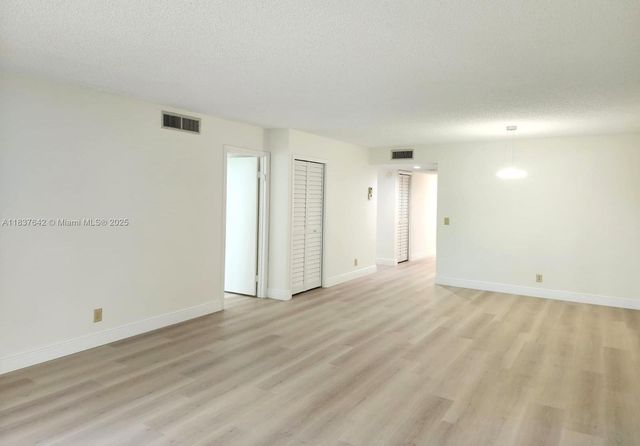 16491 Blatt Blvd 203, Weston, FL 33326