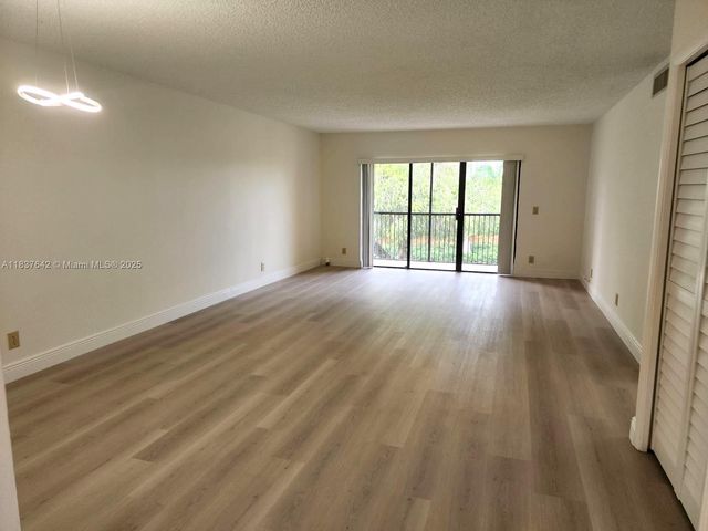 16491 Blatt Blvd 203, Weston, FL 33326