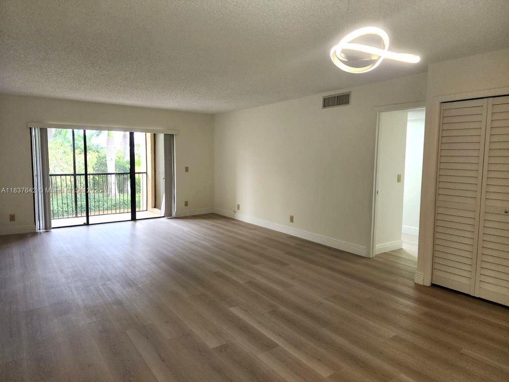 16491 Blatt Blvd 203, Weston, FL 33326