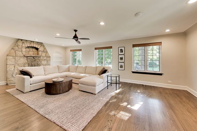 10456 S Bell Avenue, Chicago, IL 60643
