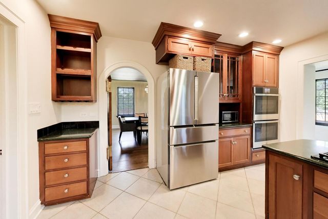 10456 S Bell Avenue, Chicago, IL 60643