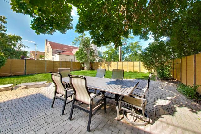 10456 S Bell Avenue, Chicago, IL 60643