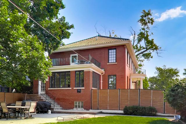 10456 S Bell Avenue, Chicago, IL 60643