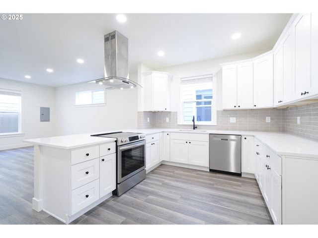 6539 Se WOODSTOCK Blvd, Portland, OR 97206