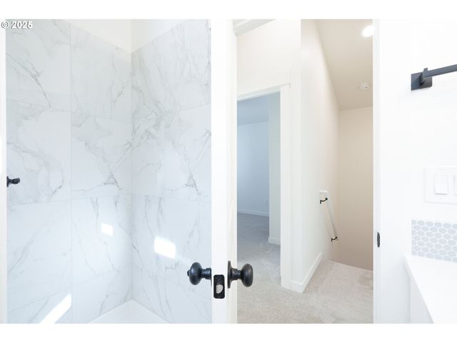 6539 Se WOODSTOCK Blvd, Portland, OR 97206