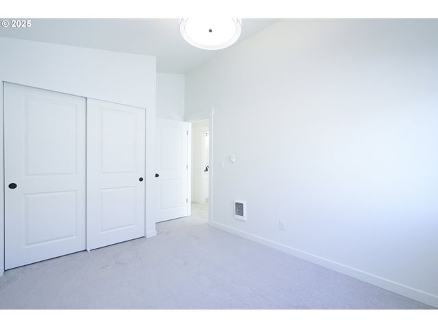 6539 Se WOODSTOCK Blvd, Portland, OR 97206