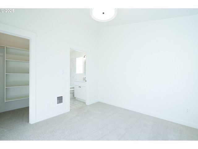 6539 Se WOODSTOCK Blvd, Portland, OR 97206