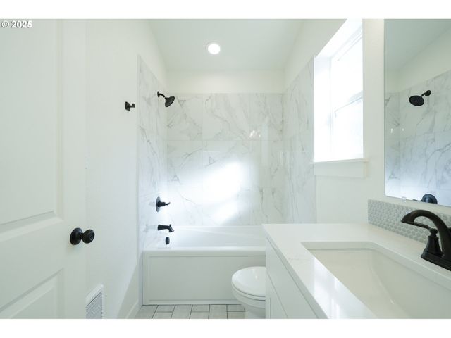 6539 Se WOODSTOCK Blvd, Portland, OR 97206