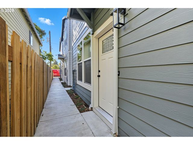 6539 Se WOODSTOCK Blvd, Portland, OR 97206