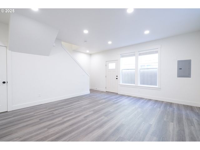 6539 Se WOODSTOCK Blvd, Portland, OR 97206