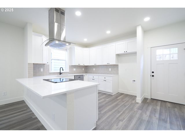 6539 Se WOODSTOCK Blvd, Portland, OR 97206