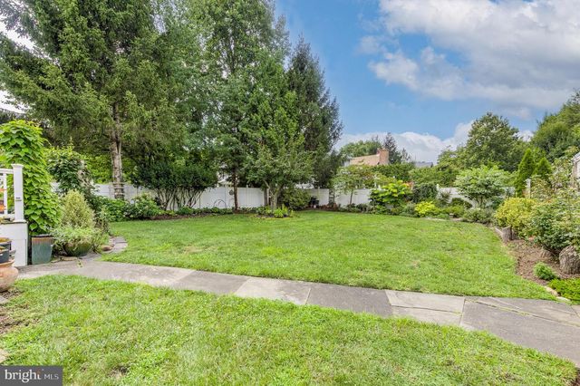 21 CRAVEN LN, Lawrence Township, NJ 08648