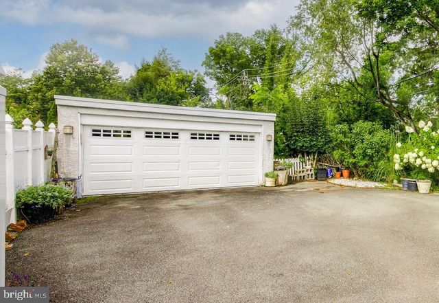 21 CRAVEN LN, Lawrence Township, NJ 08648