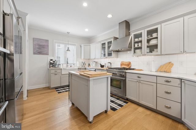 21 CRAVEN LN, Lawrence Township, NJ 08648