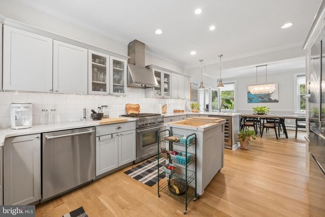 21 CRAVEN LN, Lawrence Township, NJ 08648