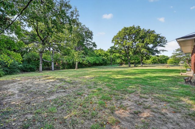312 E Miller Street, Burleson, TX 76028