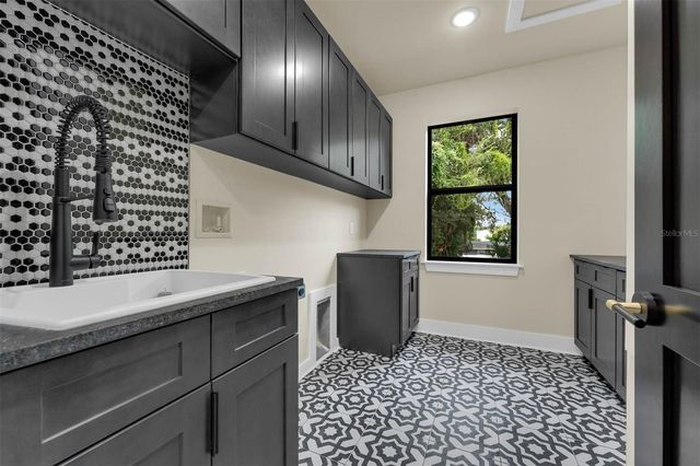 1910 CLOVERLAWN AVENUE, Orlando, FL 32806